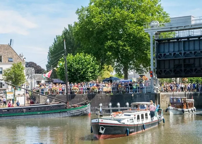 Center With Private Garden And 2 Bicycles דירה *